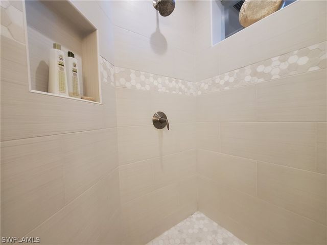 945 Eastham WAY H-203, Naples, FL 34104