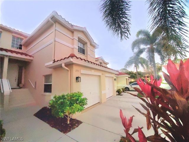 945 Eastham WAY H-203, Naples, FL 34104