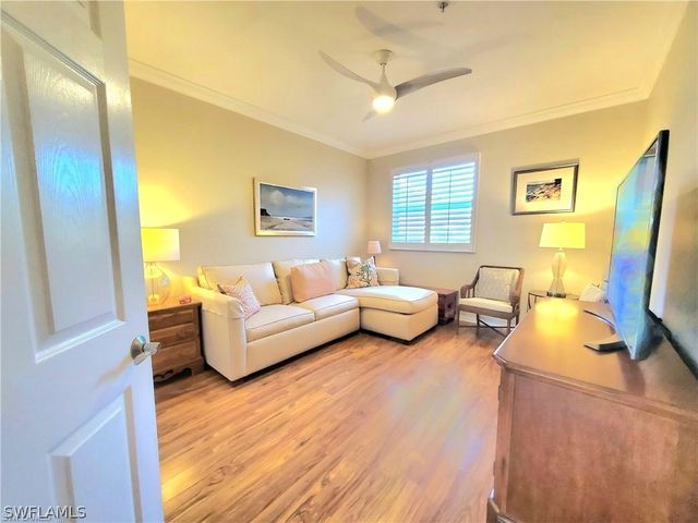 945 Eastham WAY H-203, Naples, FL 34104