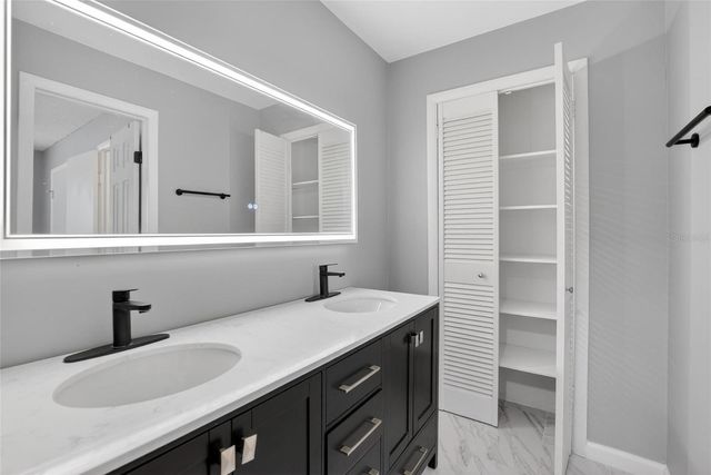 7616 LA MESITA COURT 7616, Tampa, FL 33615