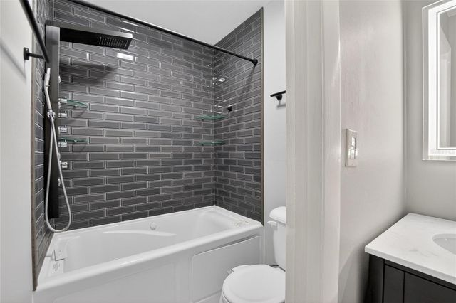 7616 LA MESITA COURT 7616, Tampa, FL 33615