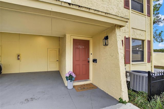 7616 LA MESITA COURT 7616, Tampa, FL 33615