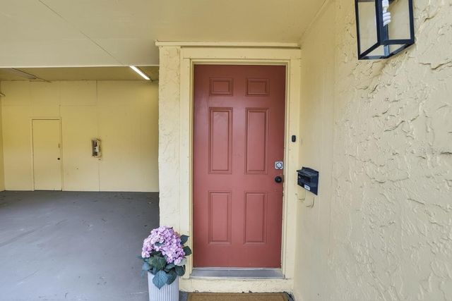 7616 LA MESITA COURT 7616, Tampa, FL 33615