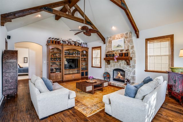 9722 Oak Creek Drive, Pilot Point, TX 76258