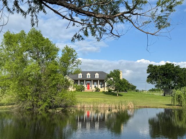 9722 Oak Creek Drive, Pilot Point, TX 76258
