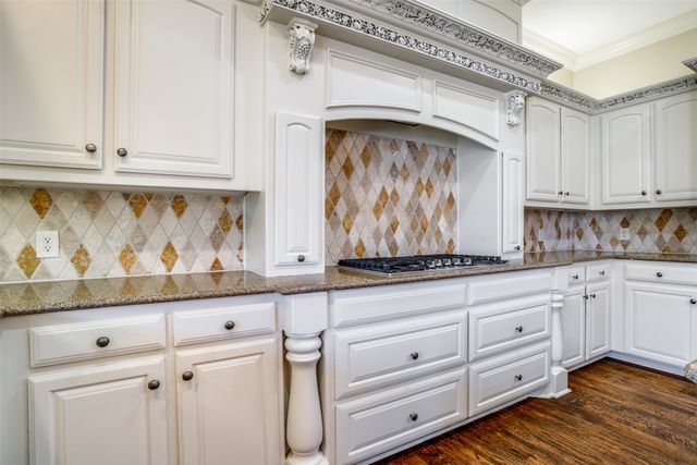 9722 Oak Creek Drive, Pilot Point, TX 76258