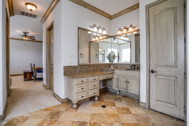 9722 Oak Creek Drive, Pilot Point, TX 76258