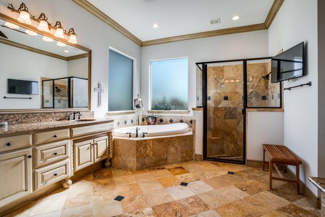 9722 Oak Creek Drive, Pilot Point, TX 76258