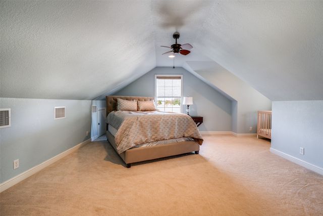 9722 Oak Creek Drive, Pilot Point, TX 76258