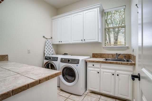9722 Oak Creek Drive, Pilot Point, TX 76258