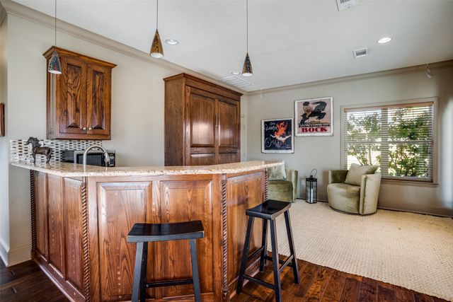 9722 Oak Creek Drive, Pilot Point, TX 76258
