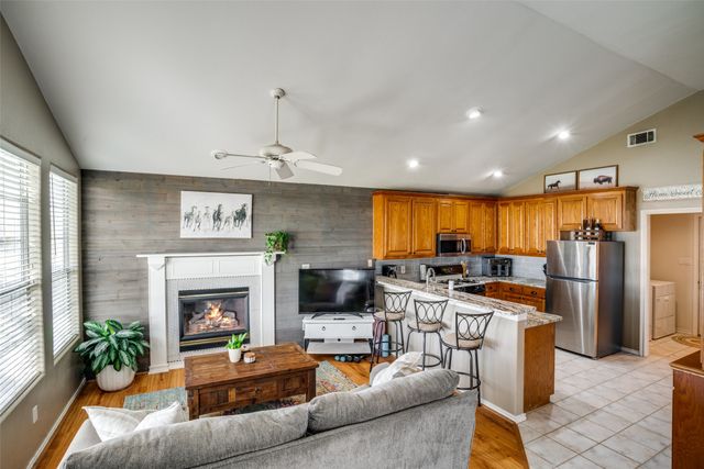 9722 Oak Creek Drive, Pilot Point, TX 76258