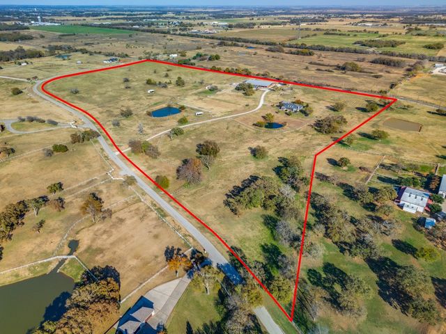 9722 Oak Creek Drive, Pilot Point, TX 76258