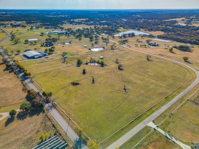 9722 Oak Creek Drive, Pilot Point, TX 76258