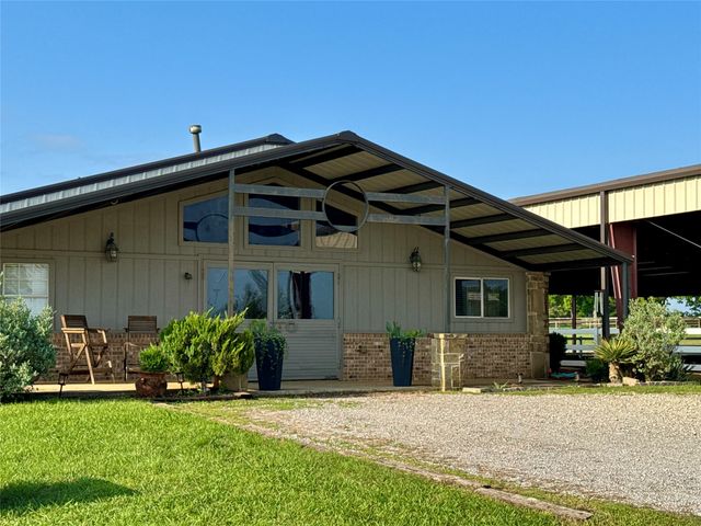9722 Oak Creek Drive, Pilot Point, TX 76258
