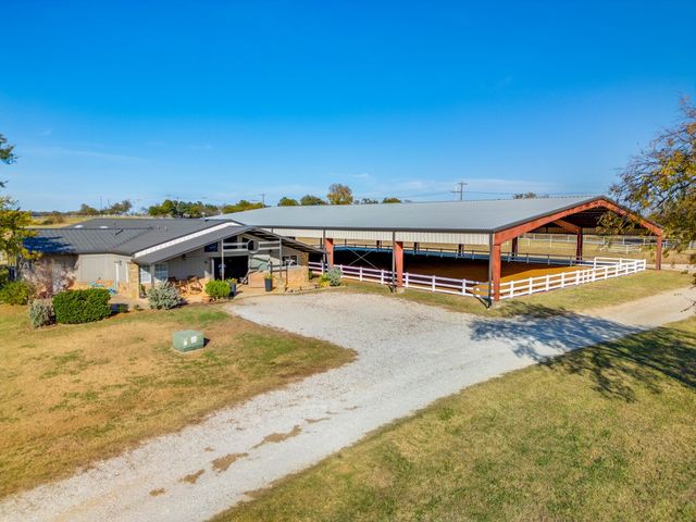 9722 Oak Creek Drive, Pilot Point, TX 76258