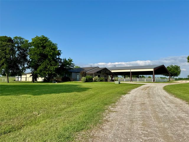 9722 Oak Creek Drive, Pilot Point, TX 76258