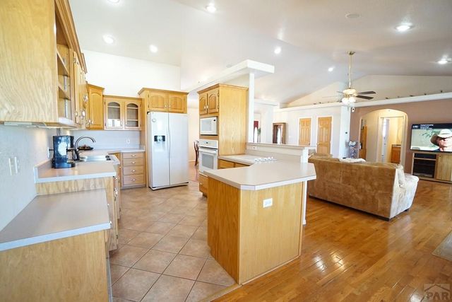 461 E Fredonia Dr, Pueblo, CO 81007