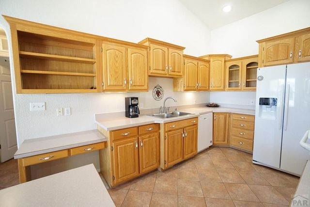 461 E Fredonia Dr, Pueblo, CO 81007