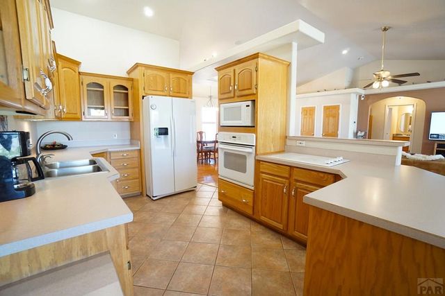 461 E Fredonia Dr, Pueblo, CO 81007