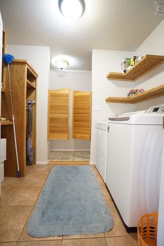 461 E Fredonia Dr, Pueblo, CO 81007