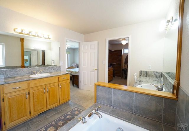 461 E Fredonia Dr, Pueblo, CO 81007