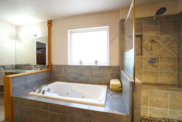 461 E Fredonia Dr, Pueblo, CO 81007