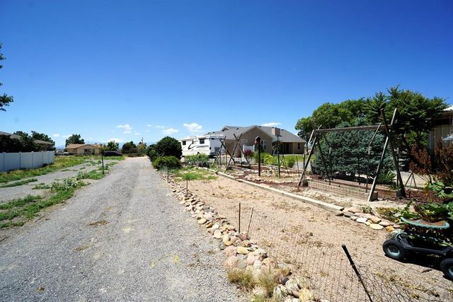 461 E Fredonia Dr, Pueblo, CO 81007