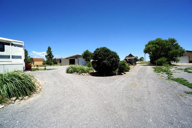 461 E Fredonia Dr, Pueblo, CO 81007