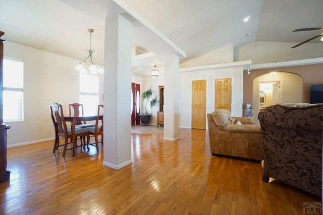 461 E Fredonia Dr, Pueblo, CO 81007