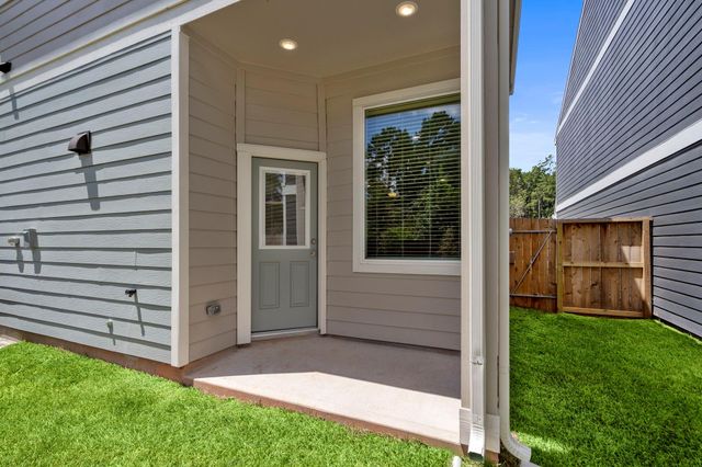516 Red Cascade Trail, Willis, TX 77318