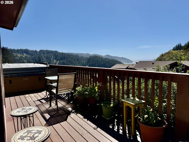 19921 WHALESHEAD Rd U1, Brookings, OR 97415