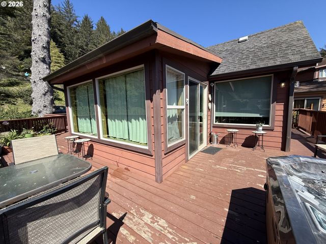 19921 WHALESHEAD Rd U1, Brookings, OR 97415