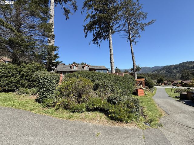 19921 WHALESHEAD Rd U1, Brookings, OR 97415