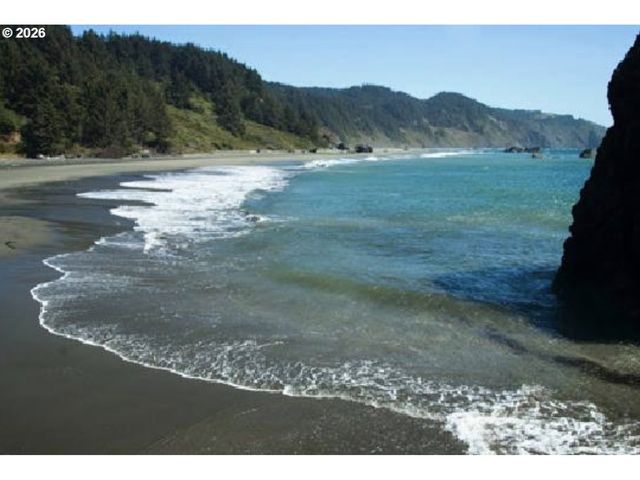 19921 WHALESHEAD Rd U1, Brookings, OR 97415