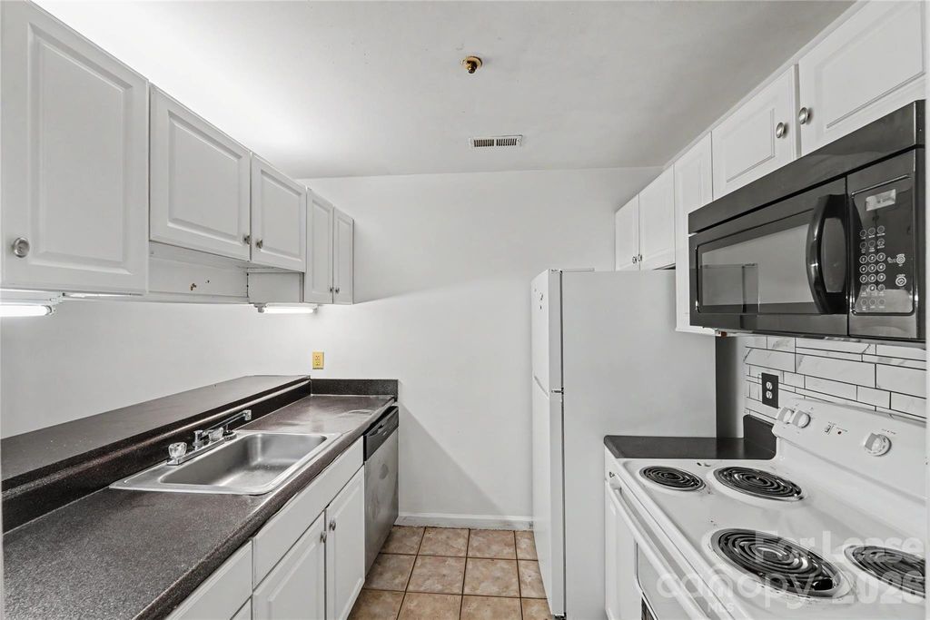 9535 University Terrace Drive B, Charlotte, NC 28262