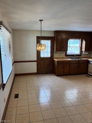 401 Fairview DR, Franklin, VA 23851