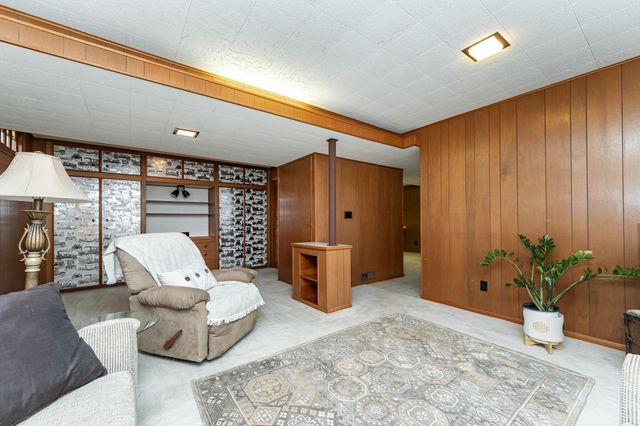 1073 Forest Hills Drive SW, Rochester, MN 55902