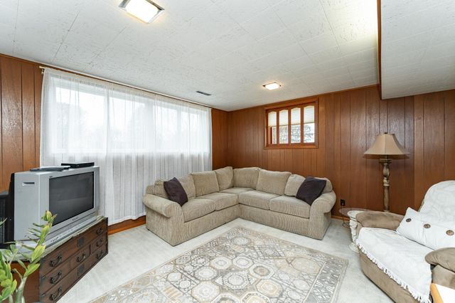 1073 Forest Hills Drive SW, Rochester, MN 55902