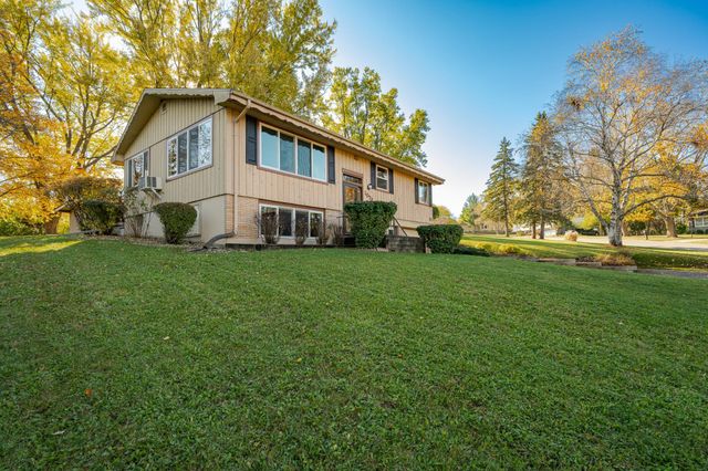 1073 Forest Hills Drive SW, Rochester, MN 55902