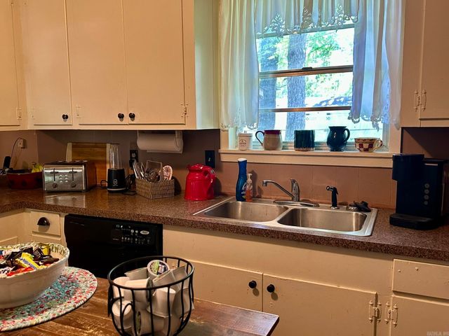 1303 Cypress St, Crossett, AR 71635