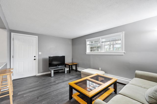 50 N Main St Apt 1, Salem, NH 03079