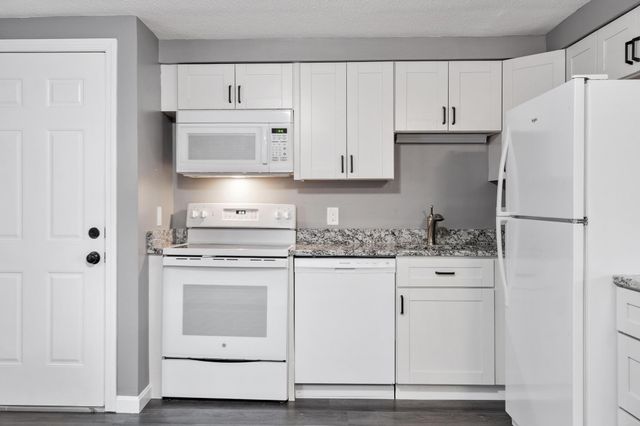 50 N Main St Apt 1, Salem, NH 03079