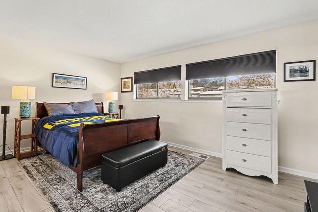 719 Watersedge Drive, Ann Arbor, MI 48105