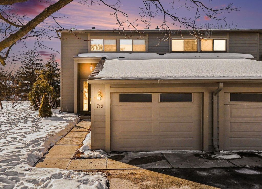 719 Watersedge Drive, Ann Arbor, MI 48105