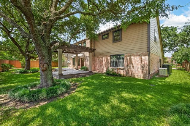 303 Longview Drive, Sugar Land, TX 77478