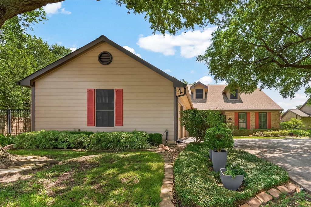 303 Longview Drive, Sugar Land, TX 77478