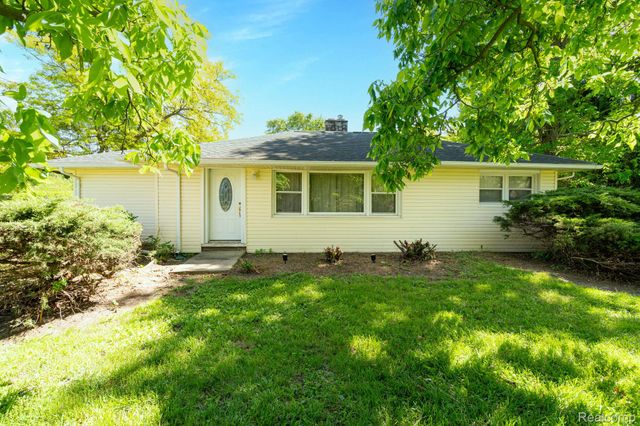 426 Driftwood Avenue, Rochester Hills, MI 48307