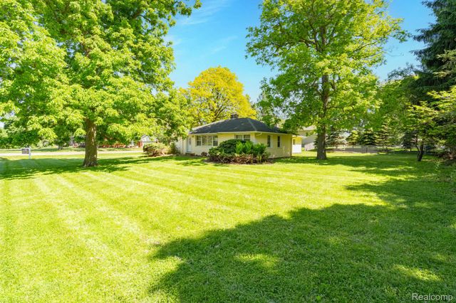426 Driftwood Avenue, Rochester Hills, MI 48307