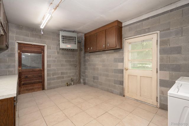 426 Driftwood Avenue, Rochester Hills, MI 48307
